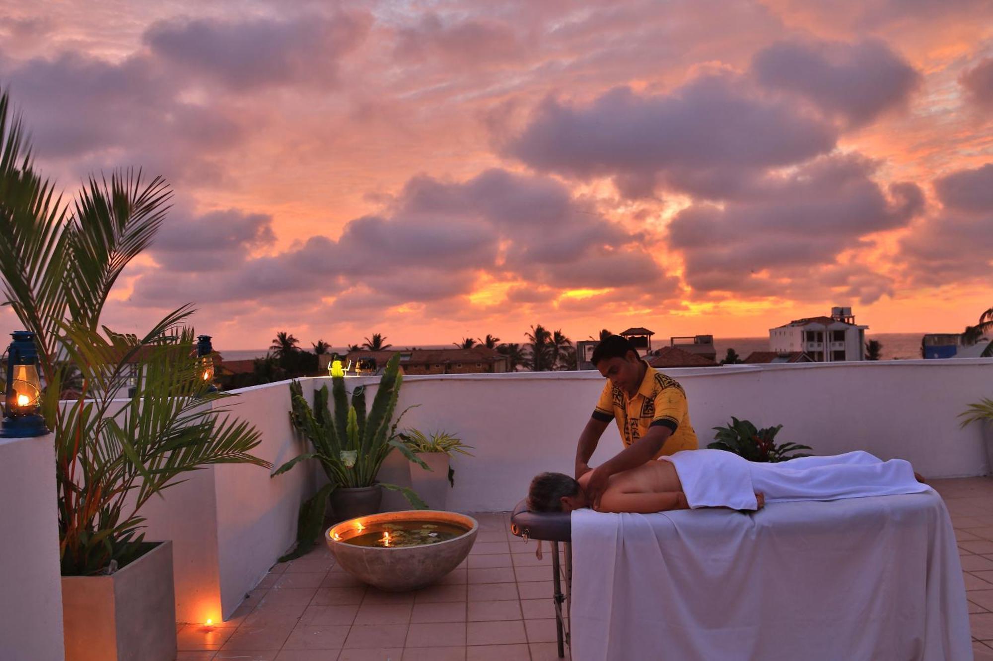 St.Lachlan Hotel & Suites Negombo Zewnętrze zdjęcie