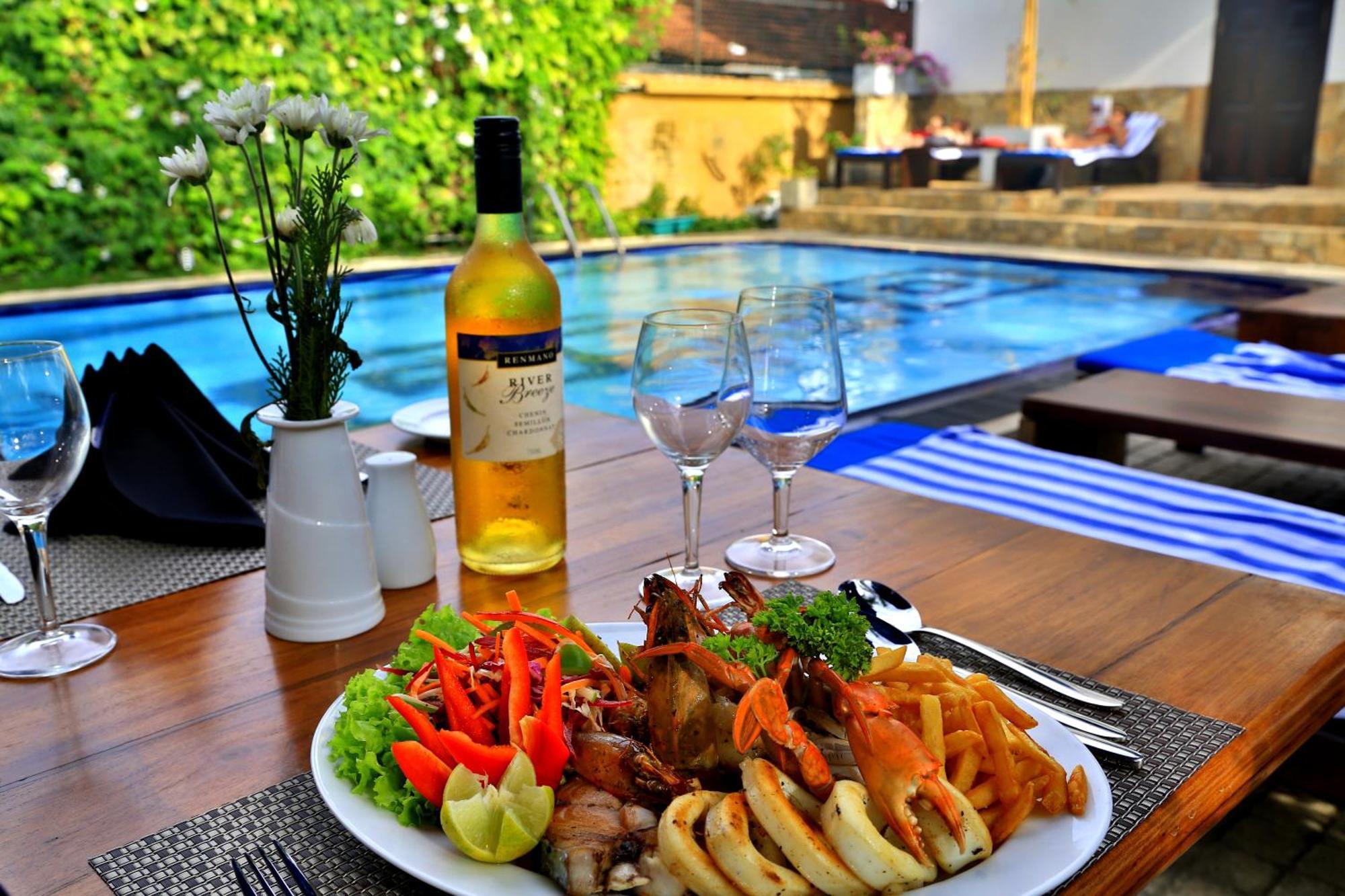St.Lachlan Hotel & Suites Negombo Zewnętrze zdjęcie